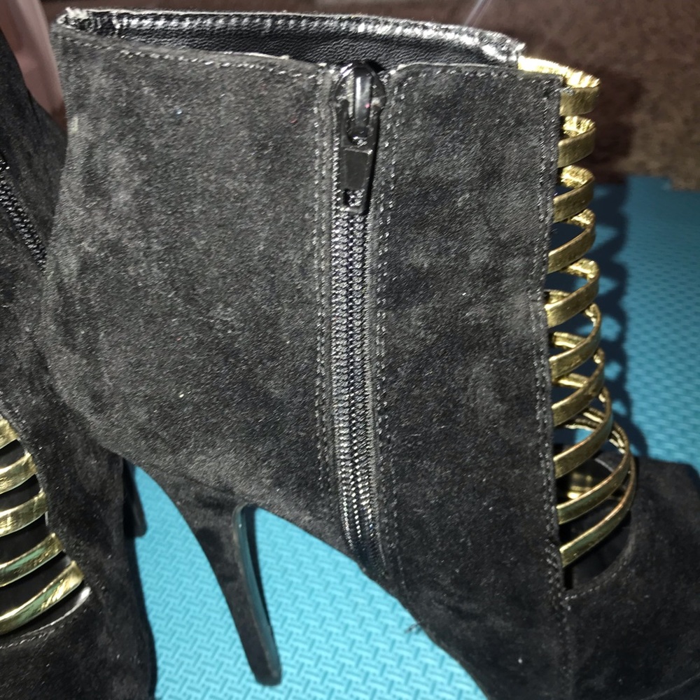 Cute Toe-Out Booties! - Picture 6 of 7